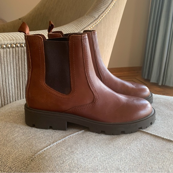 Nine West Shoes - Nine West Yullon Lug Sole Chelsea Booties Size 7.5. Item C12.10